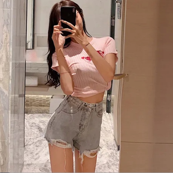 Yesstyle Heart Print Pocket Denim Shorts - Picture 4 of 9